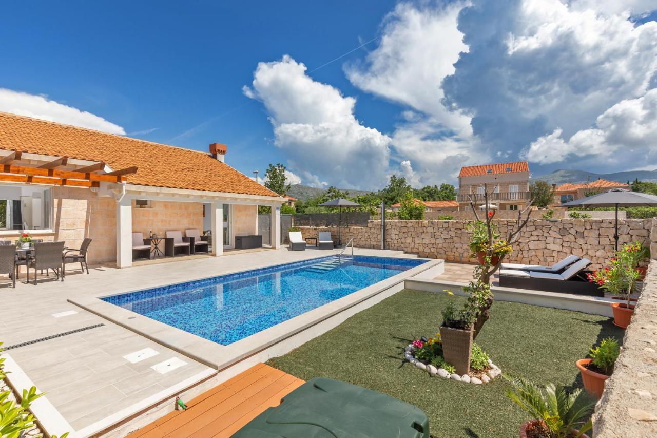 Apartment Holiday Home Doma, Cilipi Near Dubrovnik Екстер'єр фото