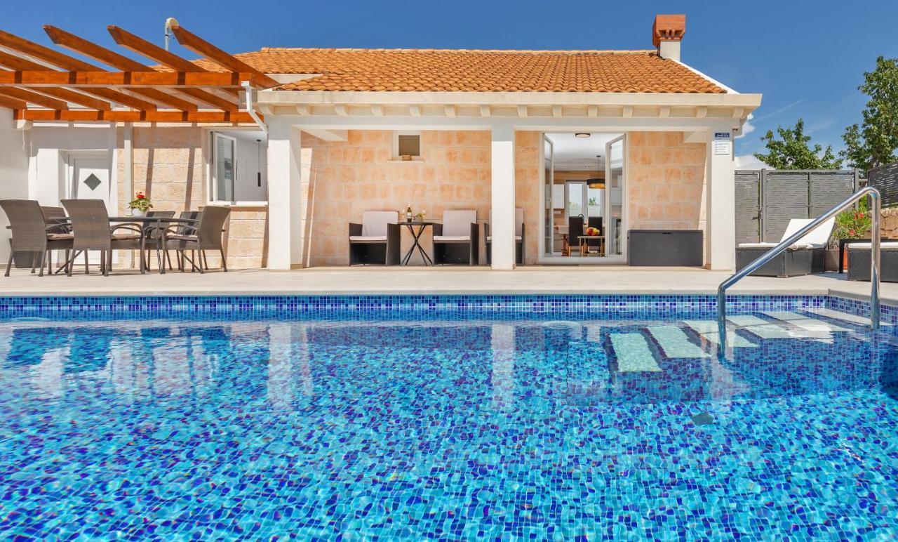 Apartment Holiday Home Doma, Cilipi Near Dubrovnik Екстер'єр фото